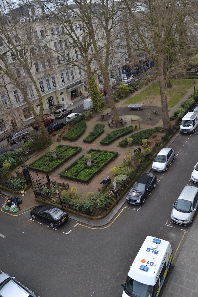 Hyde Park Court 43/50