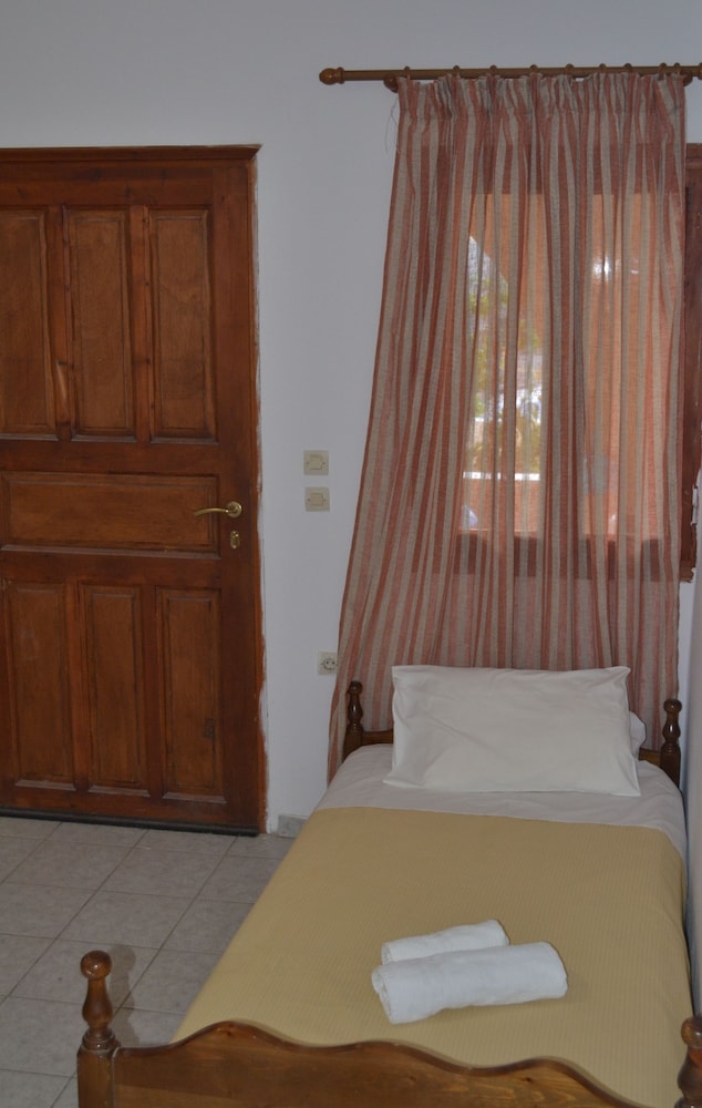 ROOM, TRIPLE