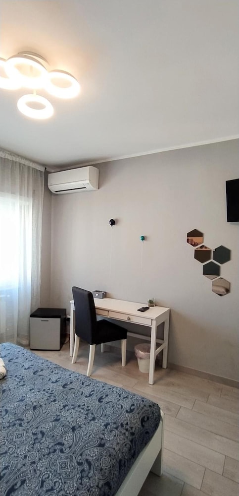 Pretty Tiburtina Room 16/28