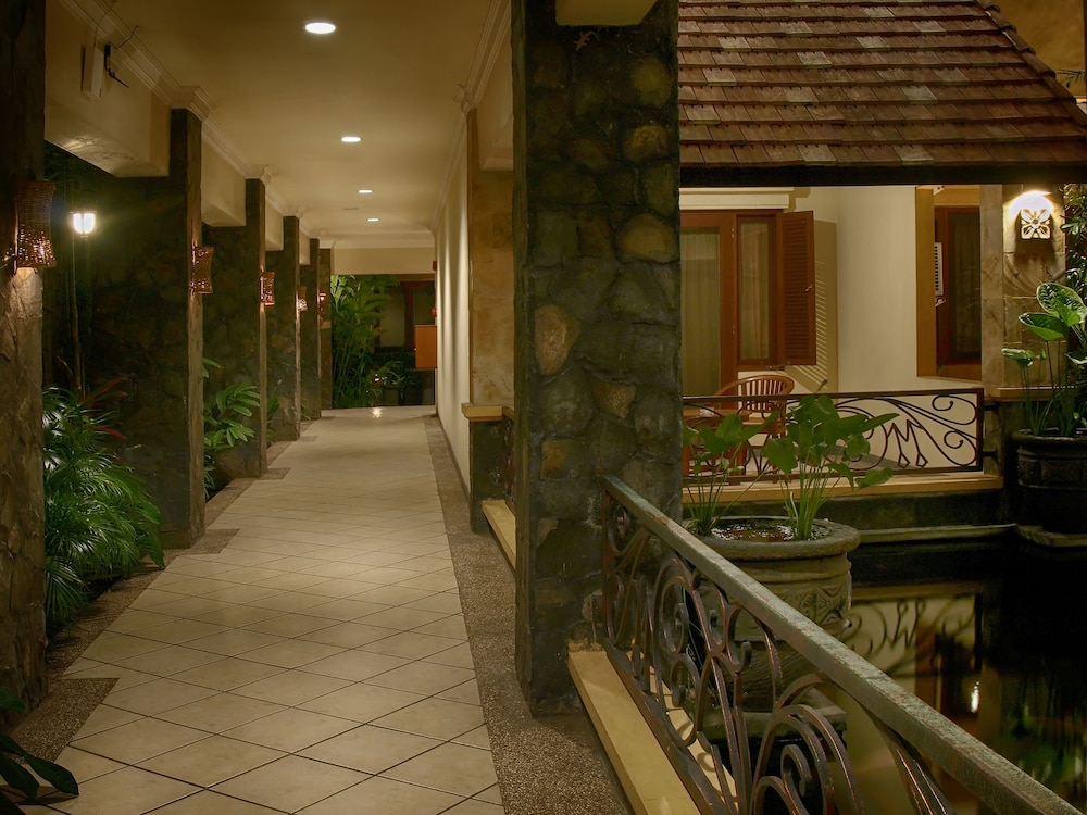 Lotus Garden Hotel 41/43
