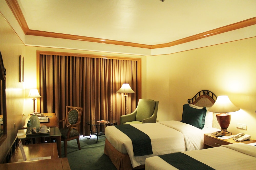 Century Park Hotel 35/76
