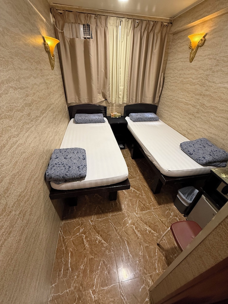 Sleep In Hotel 29/50
