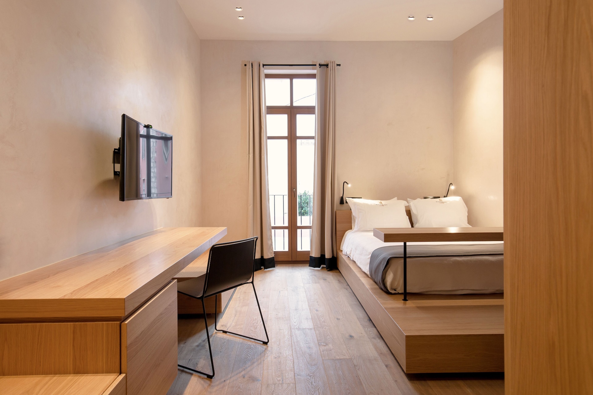 HONEYMOON, SUITE, OLD TOWN VIEW, HOT TUB, TERRACE