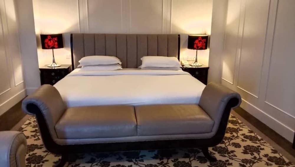 Crown Garden Hotel 11/33