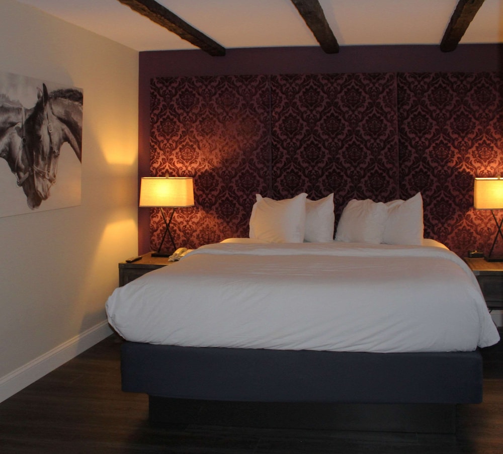 The Century House Ascend Hotel Collection 8/40