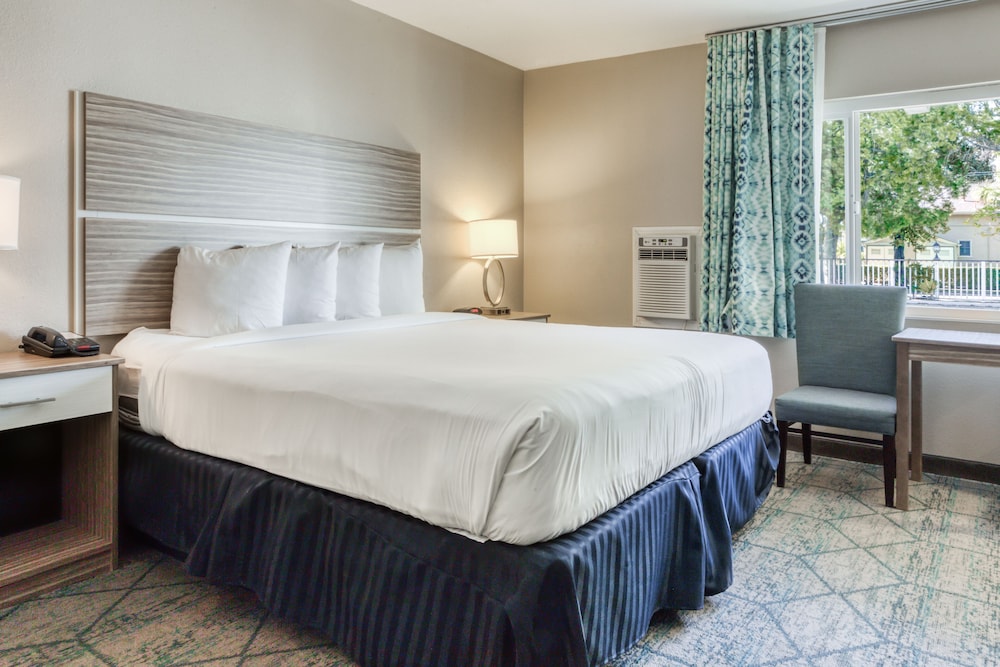 Avania Inn of Santa Barbara 30/80