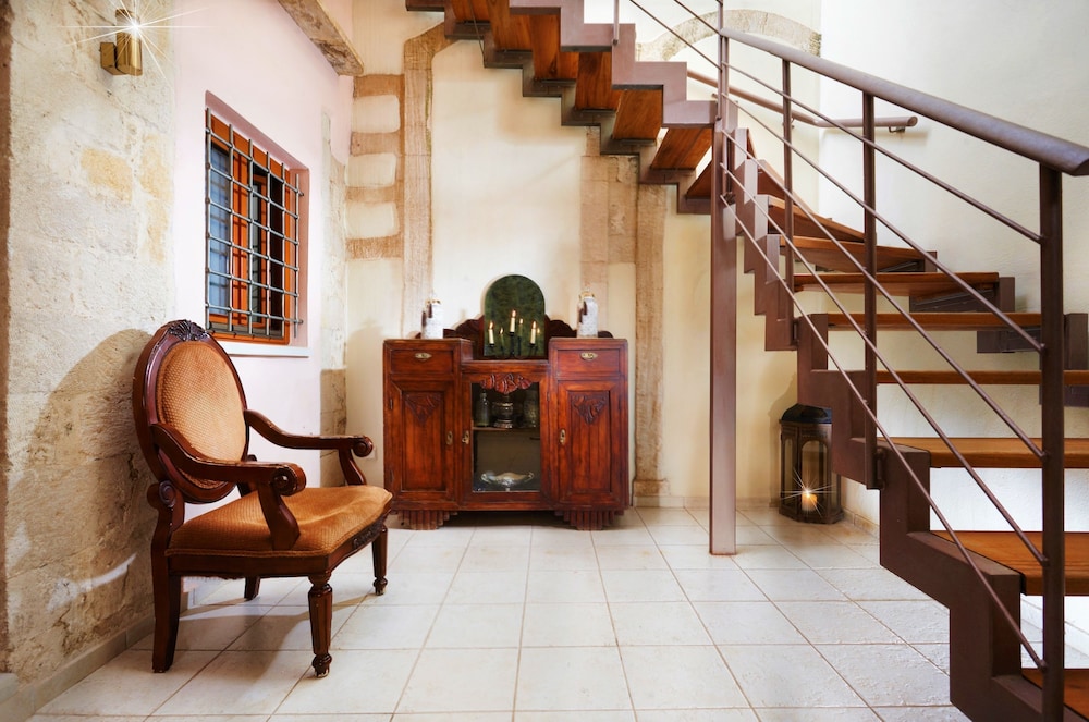 Archontiko Rector Suites 6/37