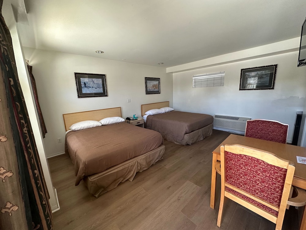 Jolly Roger Hotel 20/48