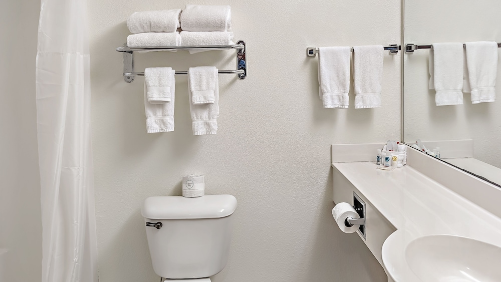 Estherville Hotel Amp Suites 47/50