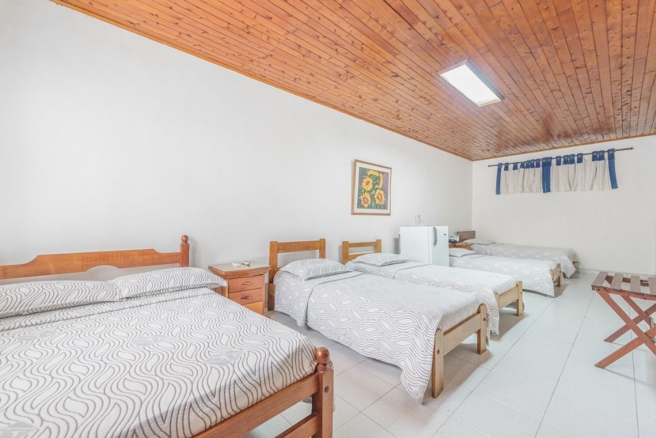 ROOM, QUADRUPLE