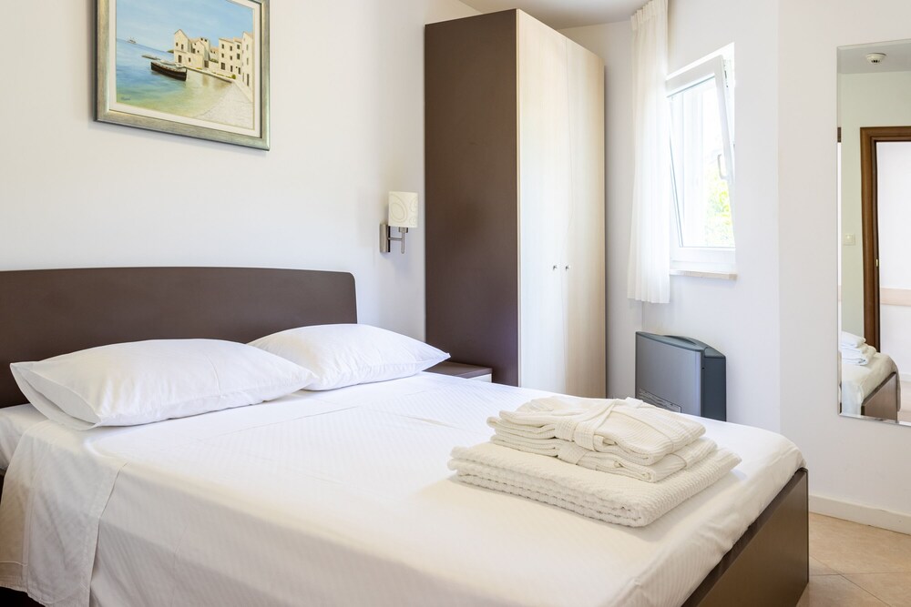 2 BEDROOMS, APARTMENT, SEA VIEW