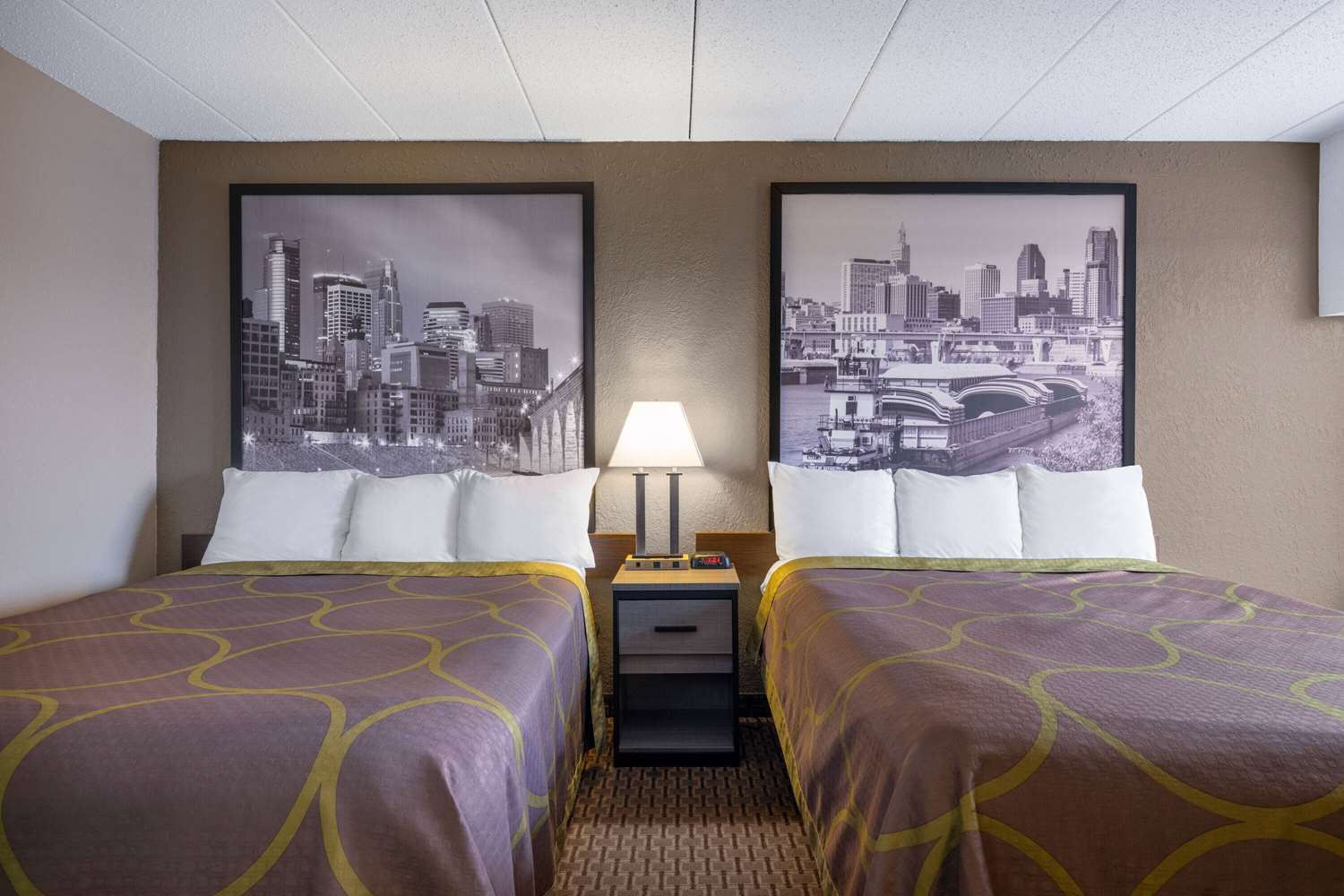 Super 8 by Wyndham Owatonna 1/16