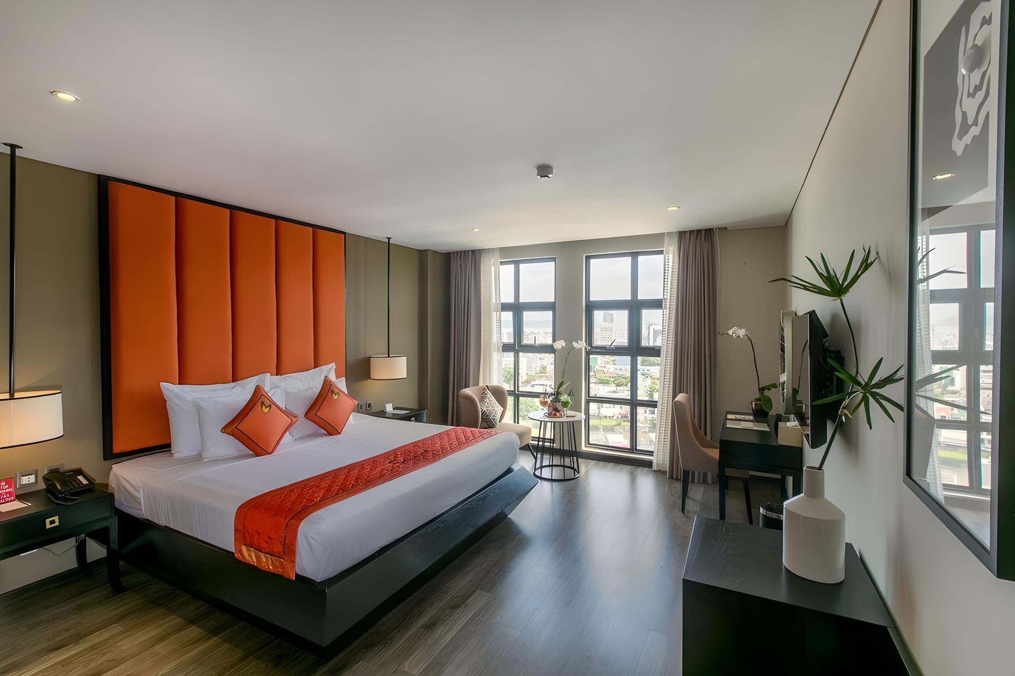 Senior, Deluxe, King Bed