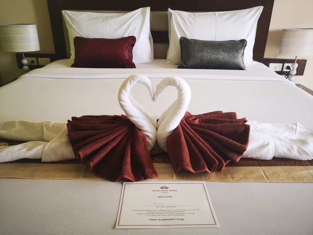 SEVEN SEAS HOTEL 25/64
