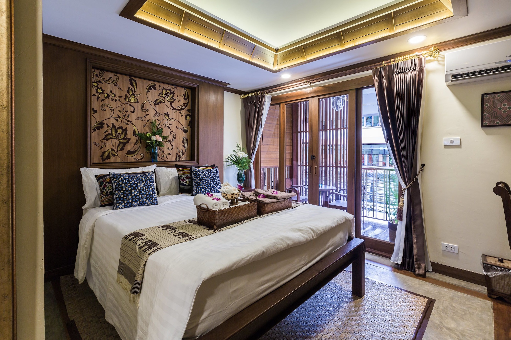 DELUXE, DOUBLE BED, BALCONY