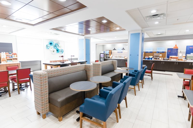 Holiday Inn Express Hoteland Suites Knoxville Farragut 46/63