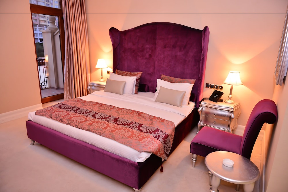 The Lake Palace Hotel Baku 14/50