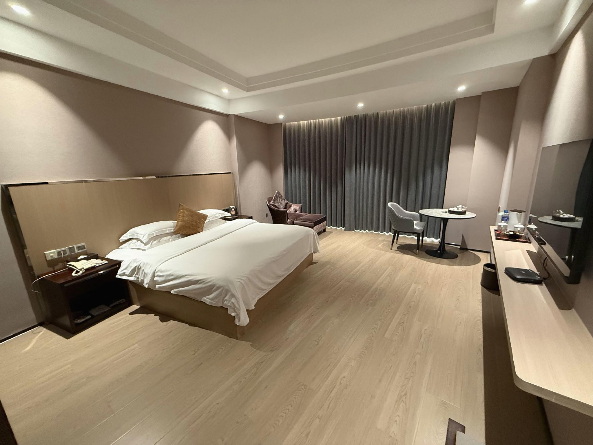 Eastern Kaiyue Business Hotel 12/23