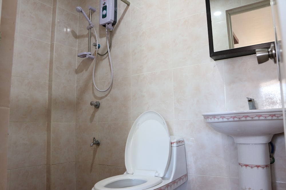 Badladz Staycation Condos Puerto Galera 49/50