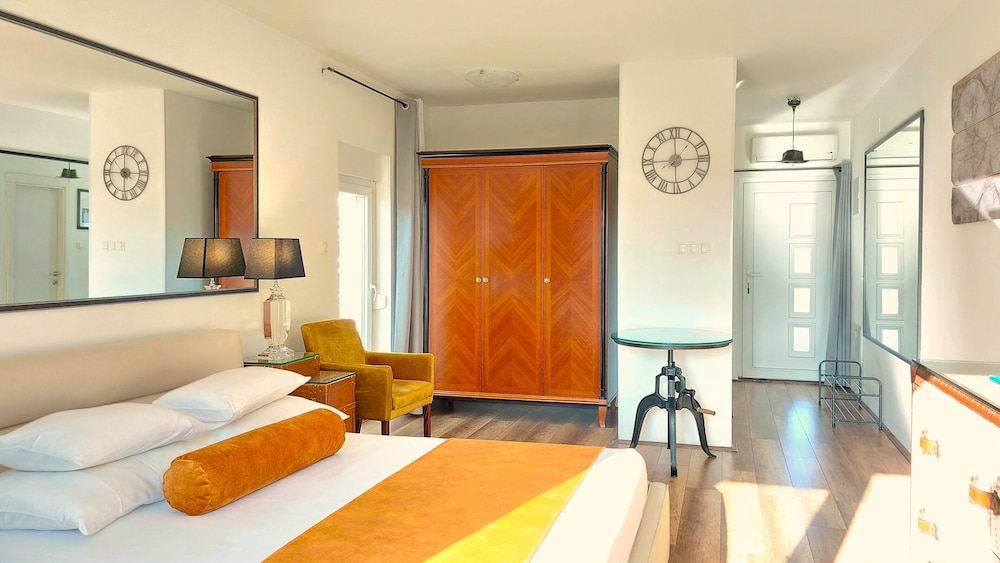 Refresh Boutique Apartments 18/50