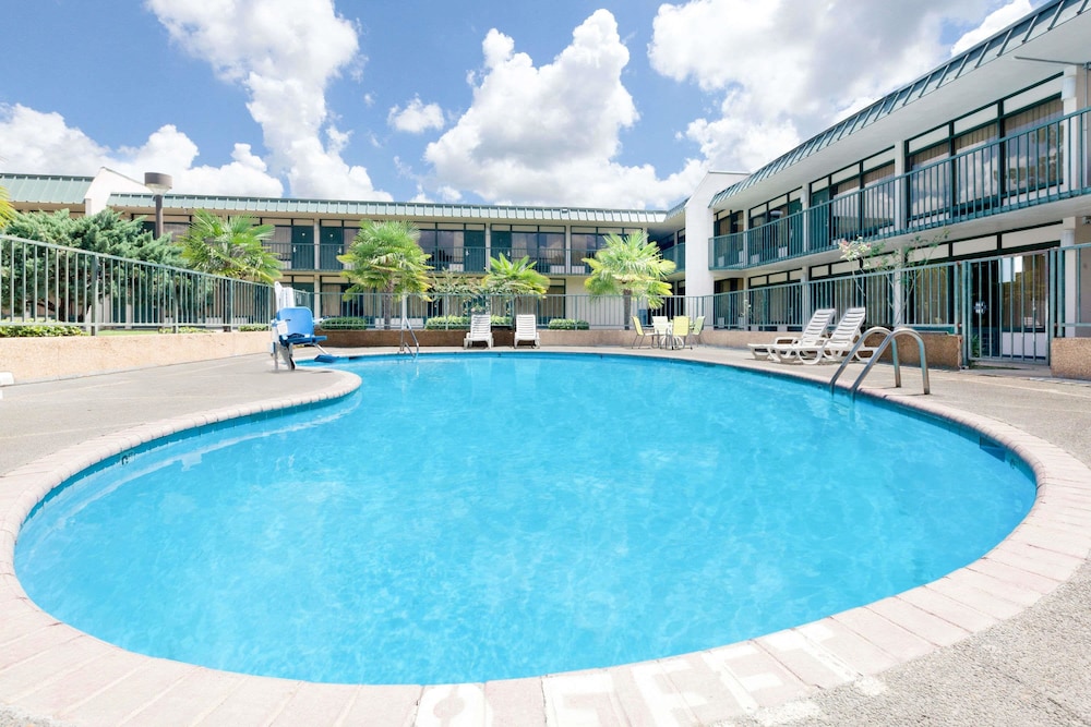 Days Inn By Wyndham Mccomb Ms 1/30