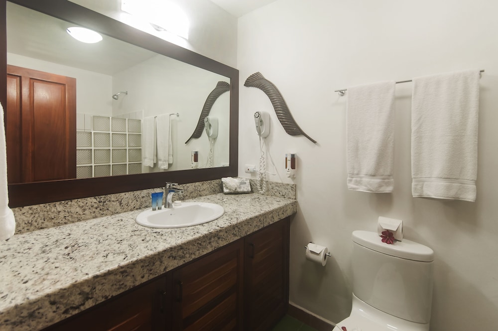 DELUXE, 2 DOUBLE BEDS