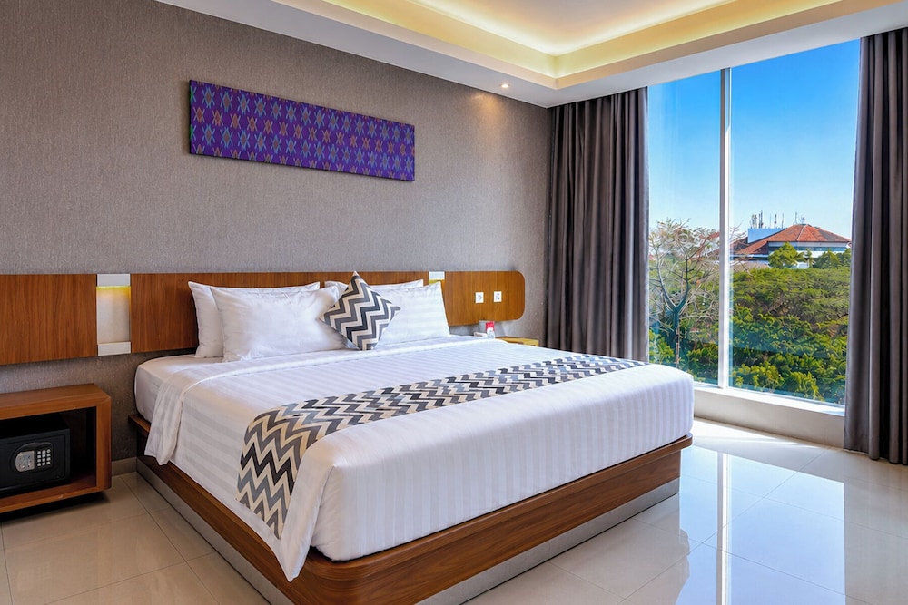 Unhas Hotel and Convention 7/50