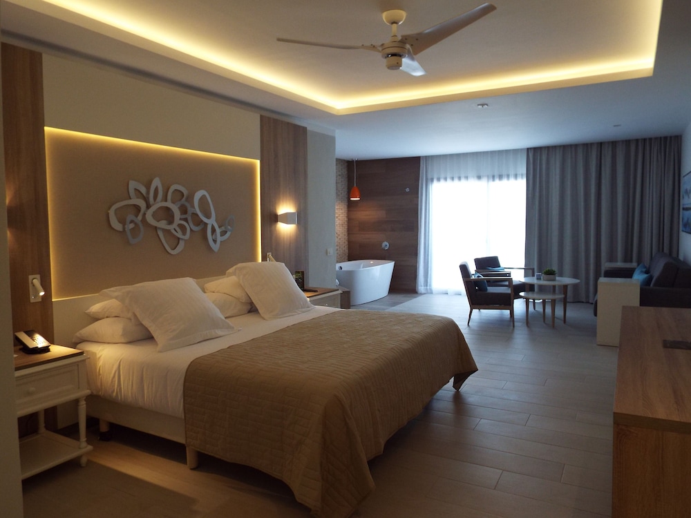 SWIM UP, JUNIOR SUITE, DELUXE, CORNER