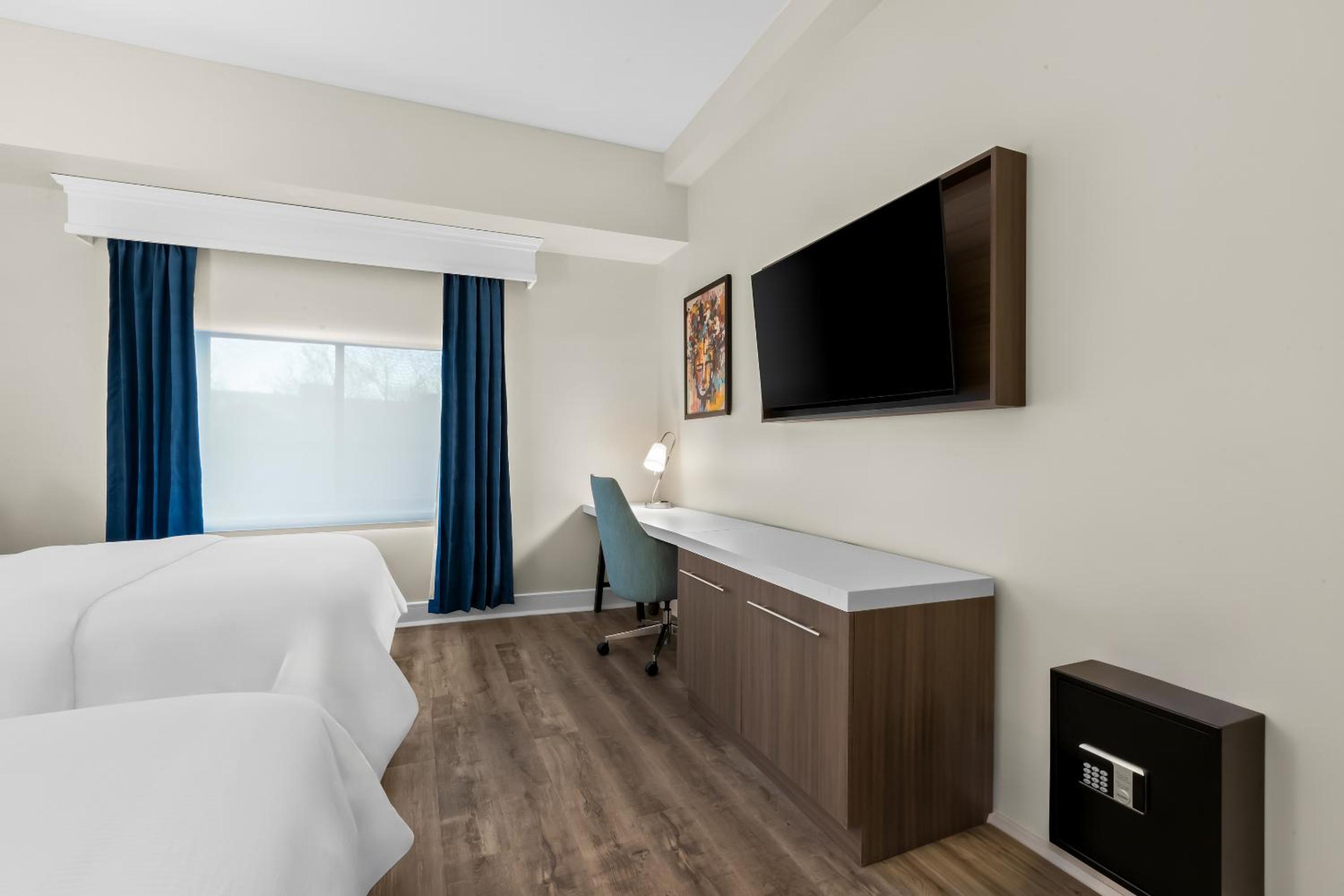 1 Bedroom, Deluxe, Suite, 2 Double Beds, Sofa