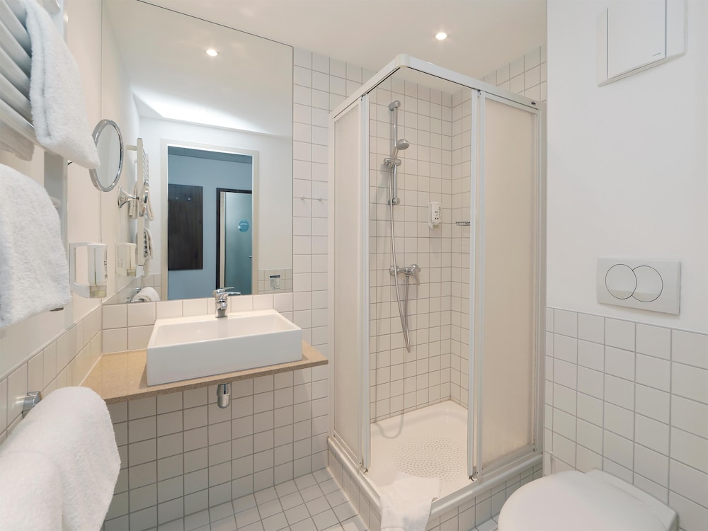 Room, French Bed, Queen Bed، B&B Hotel Berlin City-Ost (ex. Best Western Hotel City Ost) 7/9
