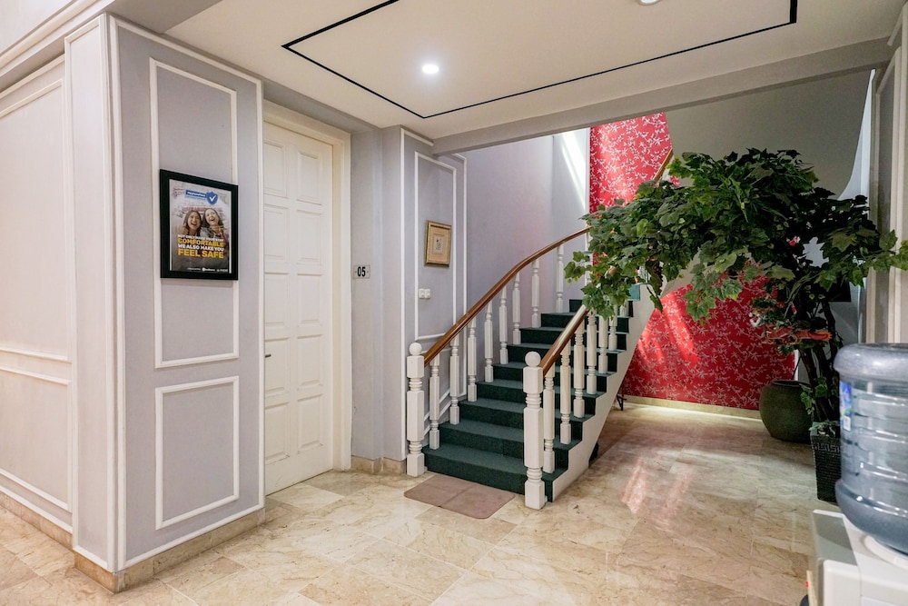 Reddoorz Premium Near Rs Pondok Indah 4/46