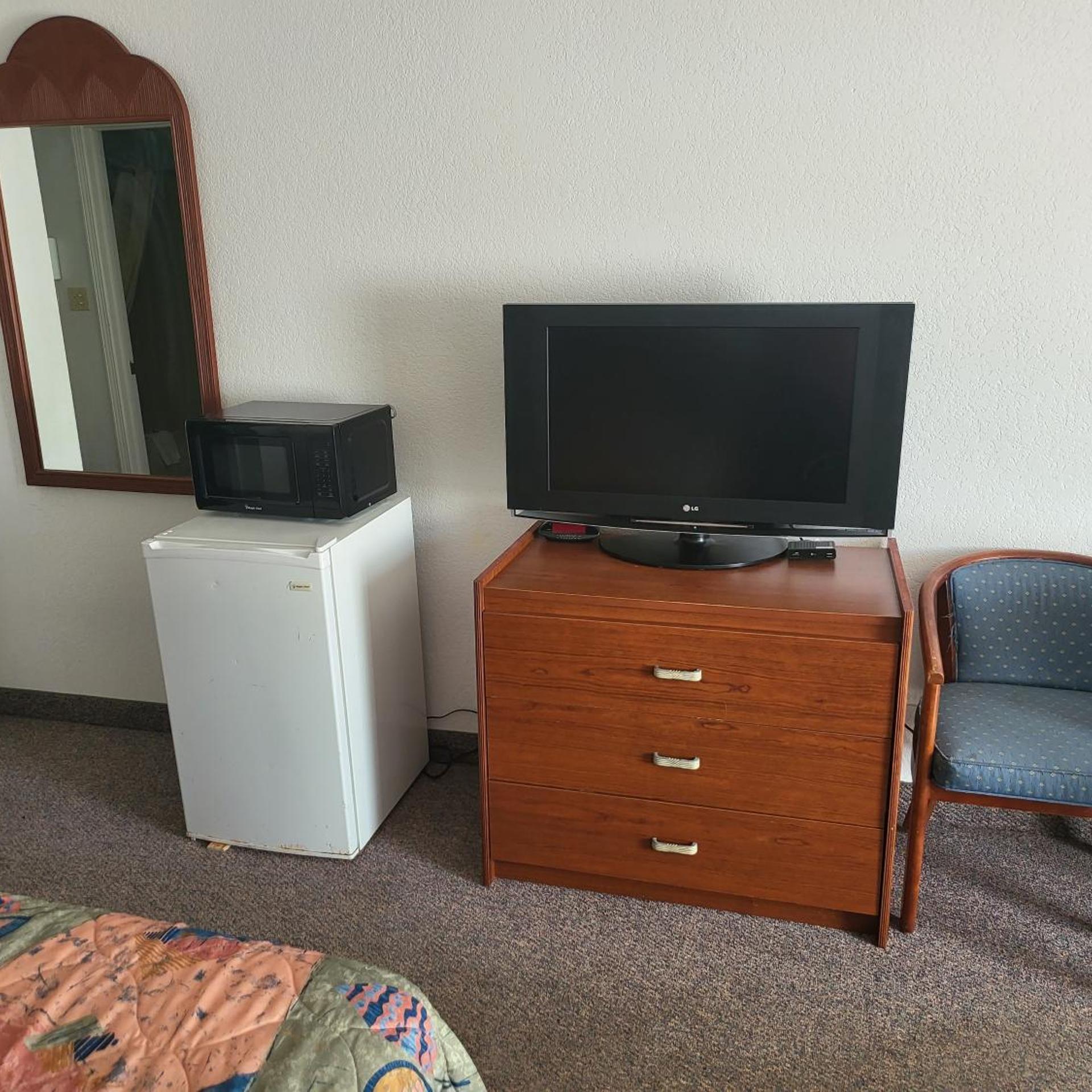 Blue Ribbon Inn and Suites 17/26