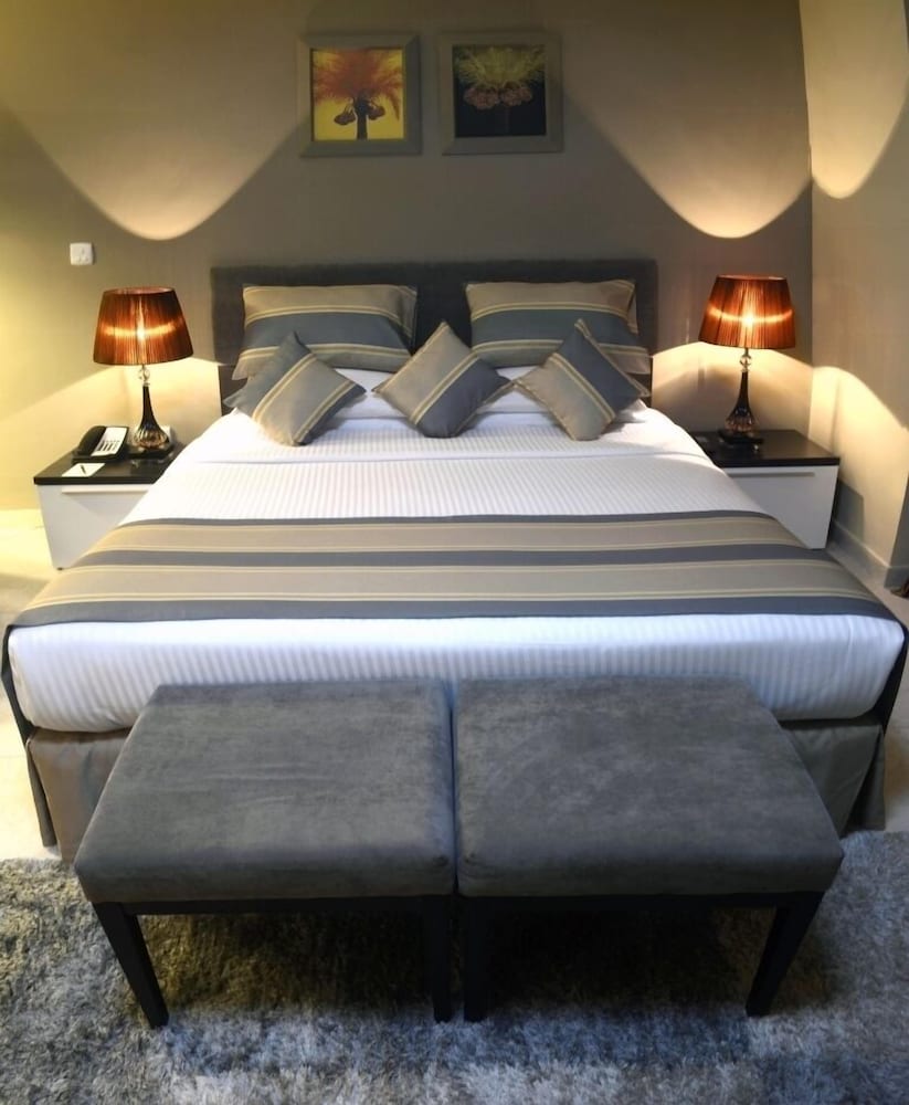 Magnum Hotel and Suites West Bay 13/54
