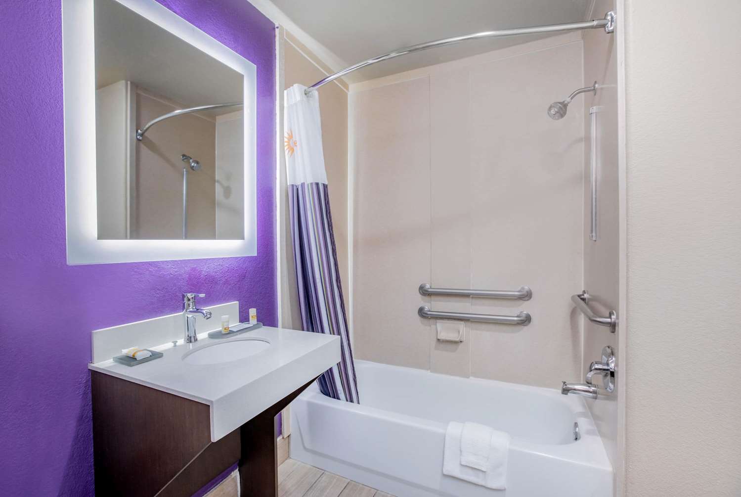 La Quinta Inn & Suites by Wyndham Hesperia Victorville 40/44