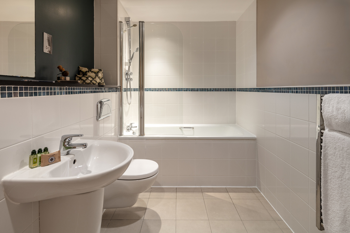 1 Bedroom, Marlin Apartments City Docklands 2/2