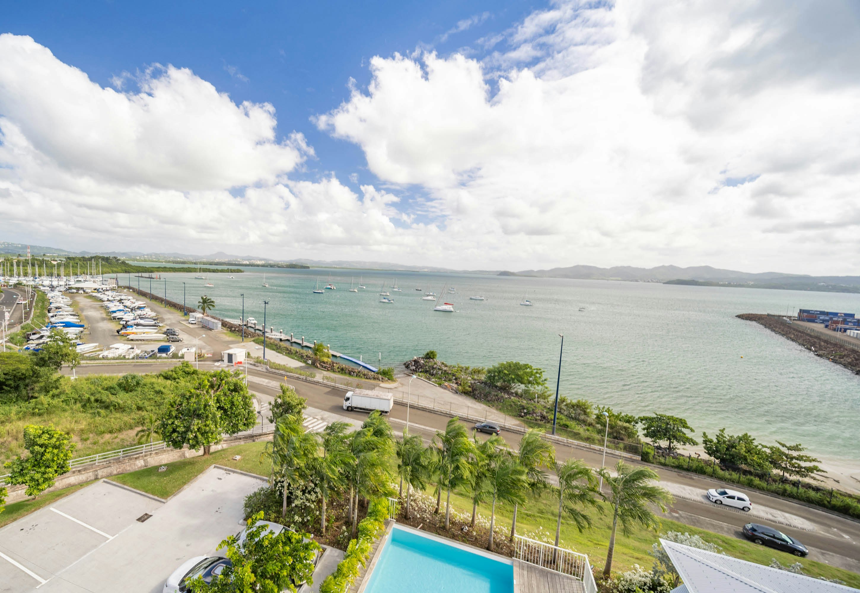 B&B HOTEL Fort de France 16/17