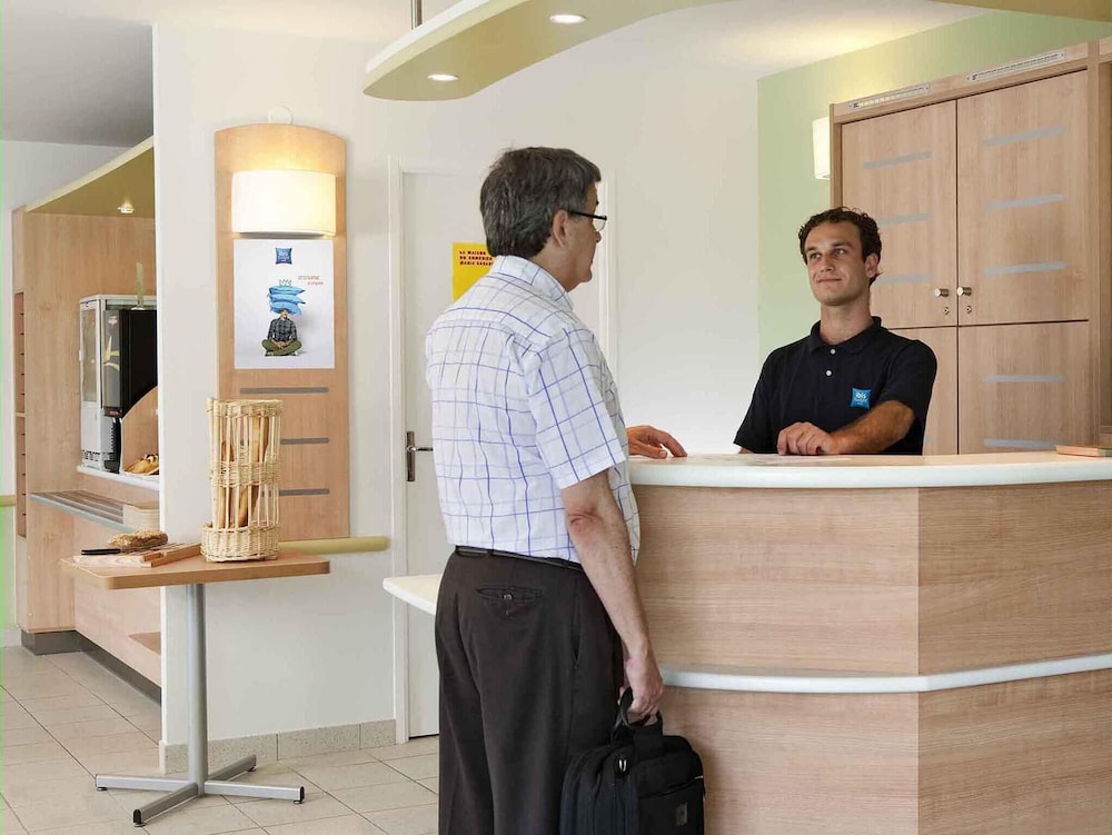Ibis Budget Santeny 12/71
