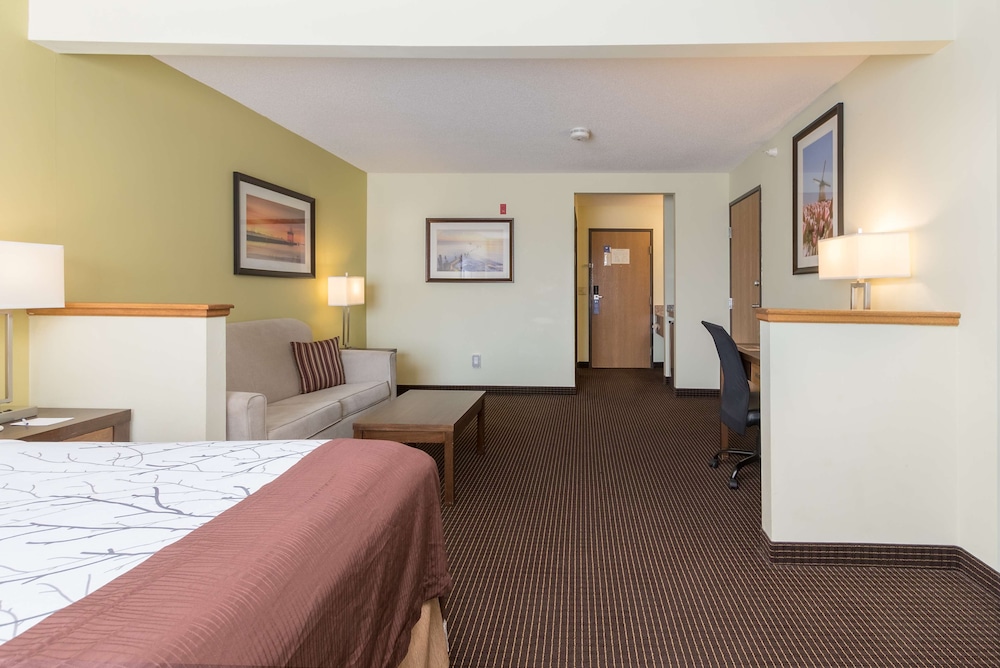 White Pines Inn & Suites of Holland 16/48