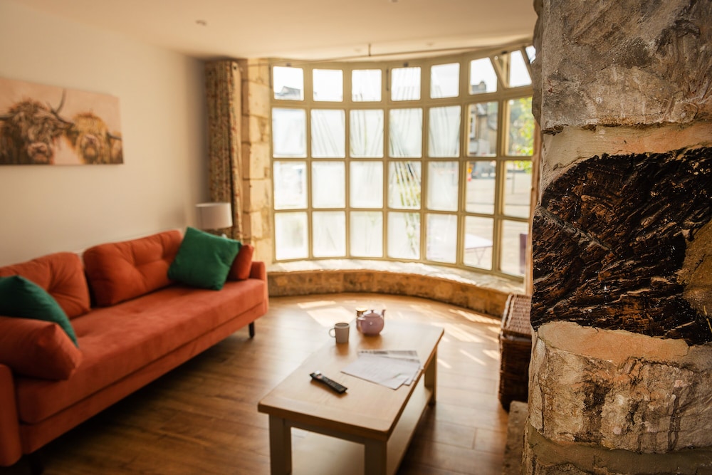 Wild Garlic Restaurant Rooms 23/37