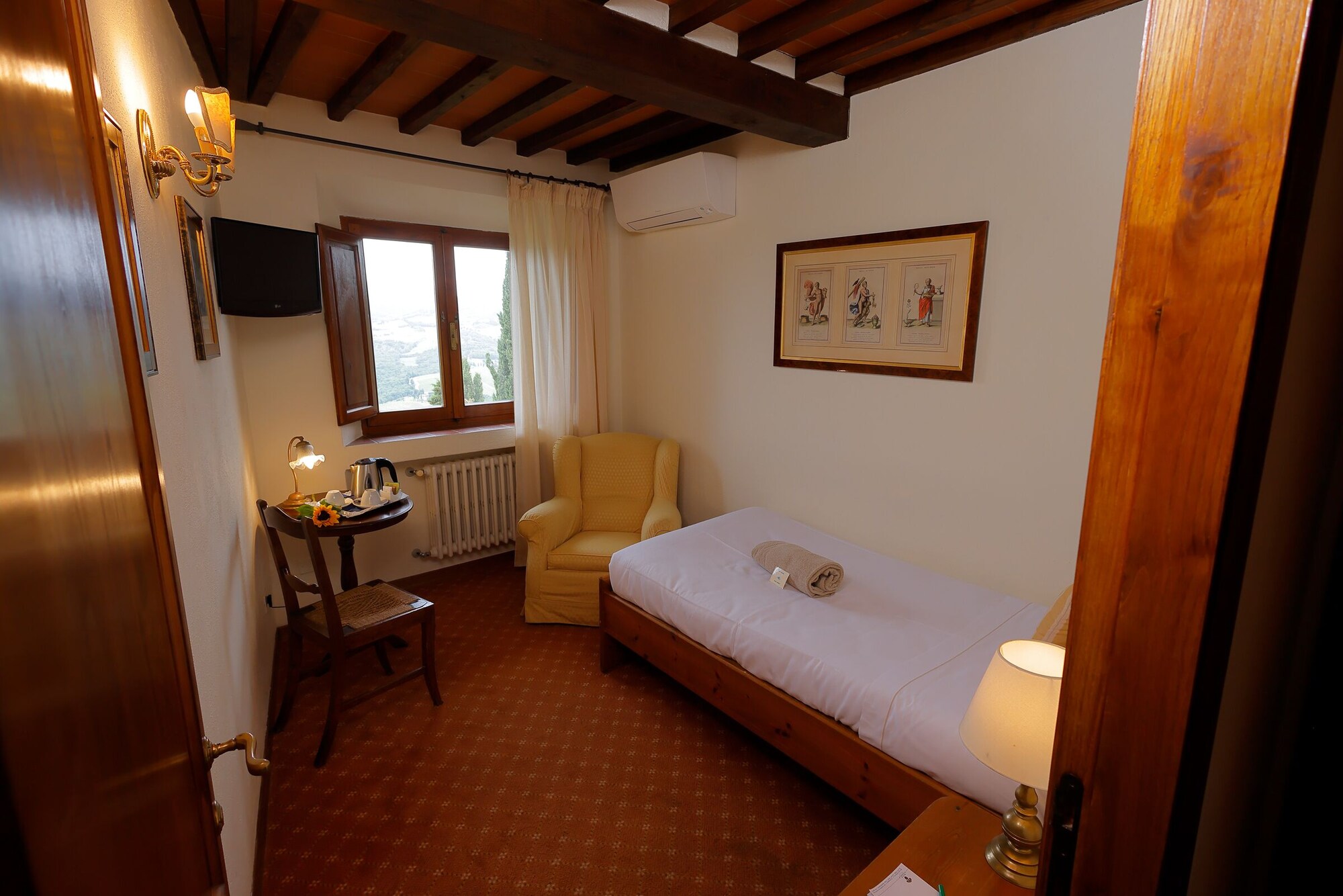 ROOM, SINGLE