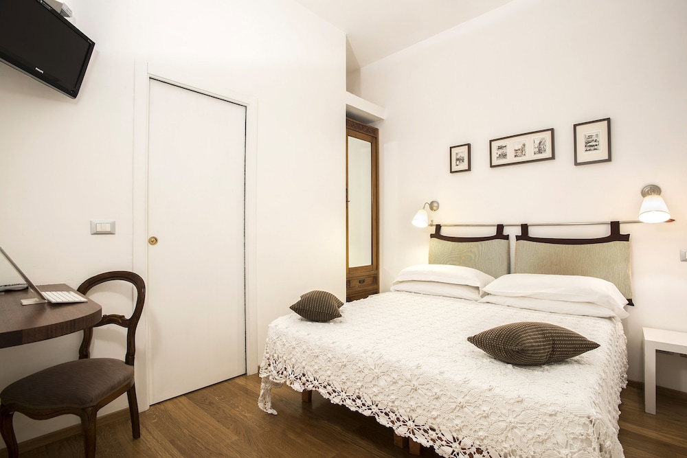Arco Del Lauro Bed & Breakfast 5/25