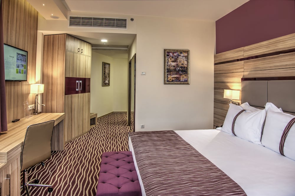 Holiday Inn Plovdiv 11/76