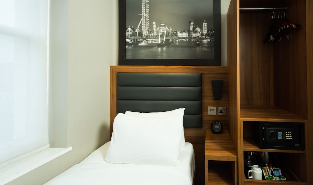 London Court Hotel 20/61