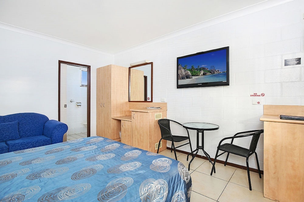 Moffat Beach Motel 30/62