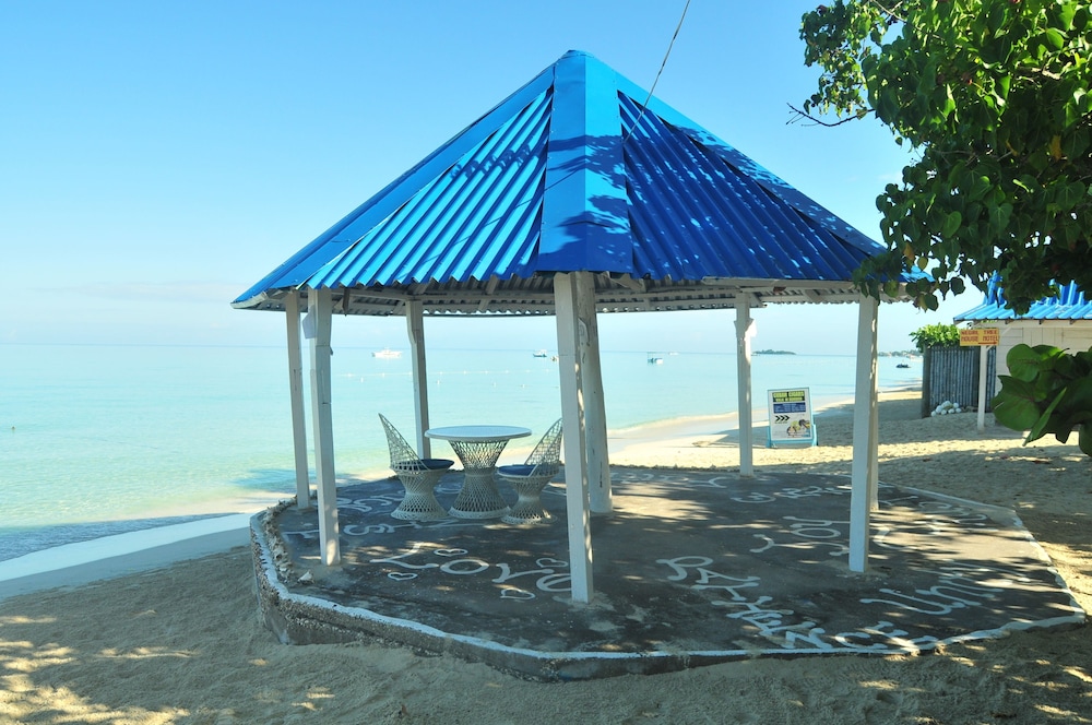 Negril Tree House Resort 60/69