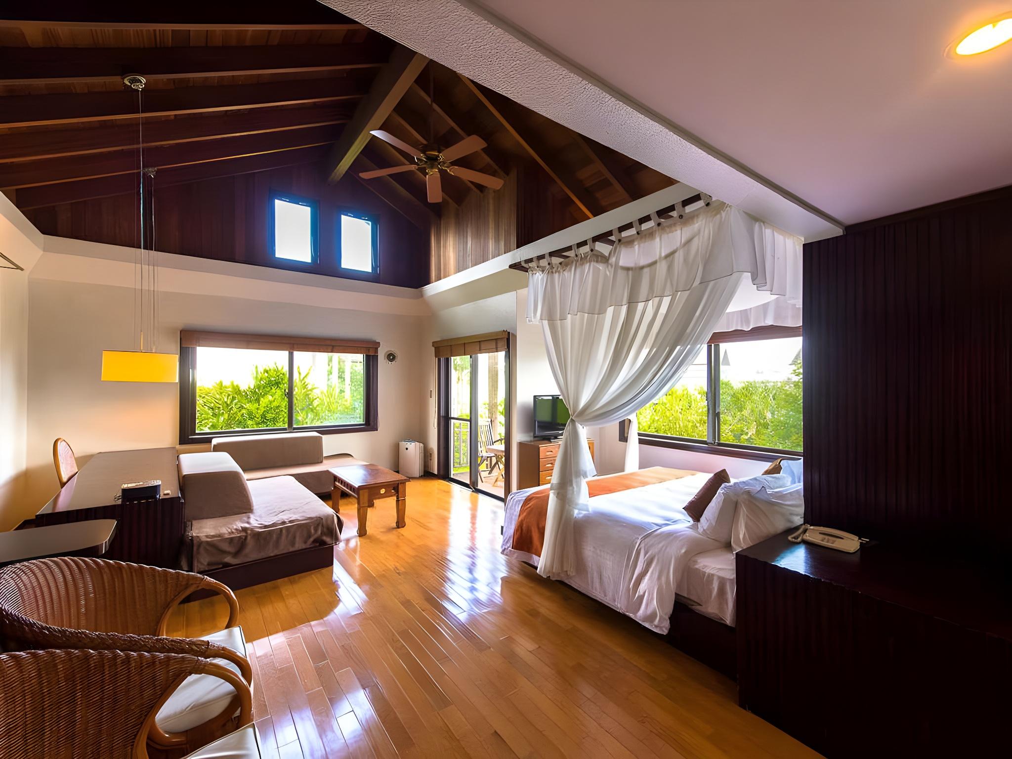Canopy, Suite, Villa, King Bed, Garden View, Mountain View