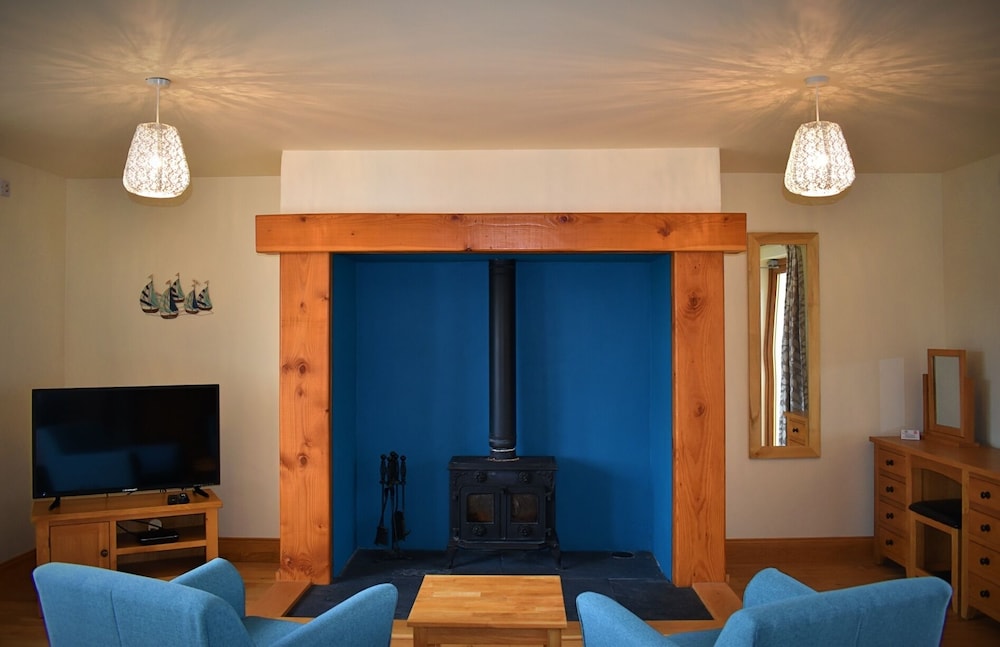 Redwood House 33/50