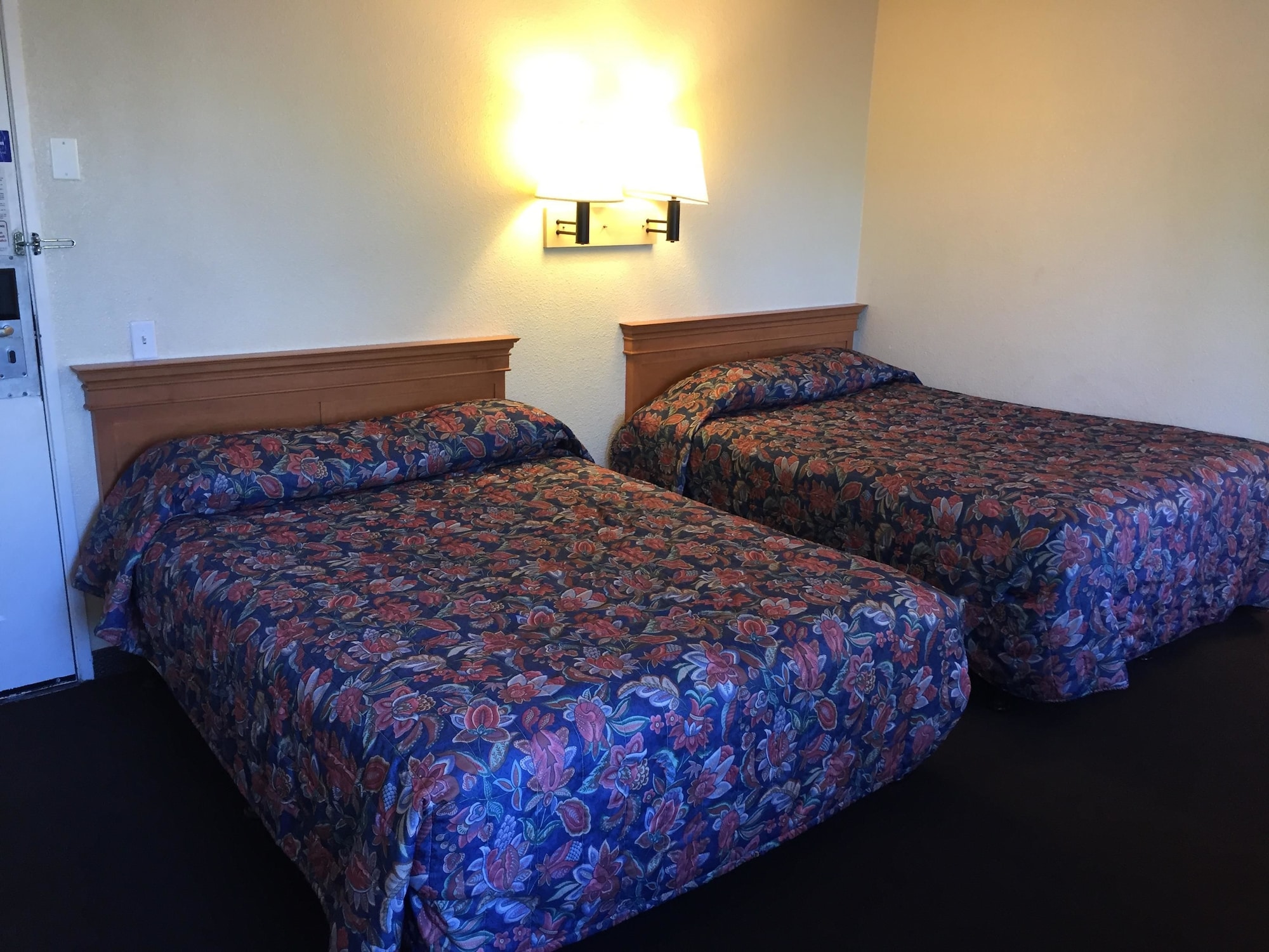 ROOM, 2 DOUBLE BEDS
