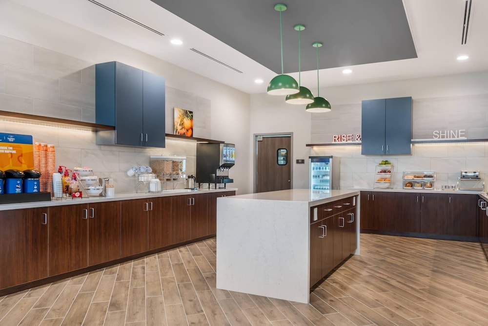 Comfort Inn & Suites Orlando Sanford Airport 14/54