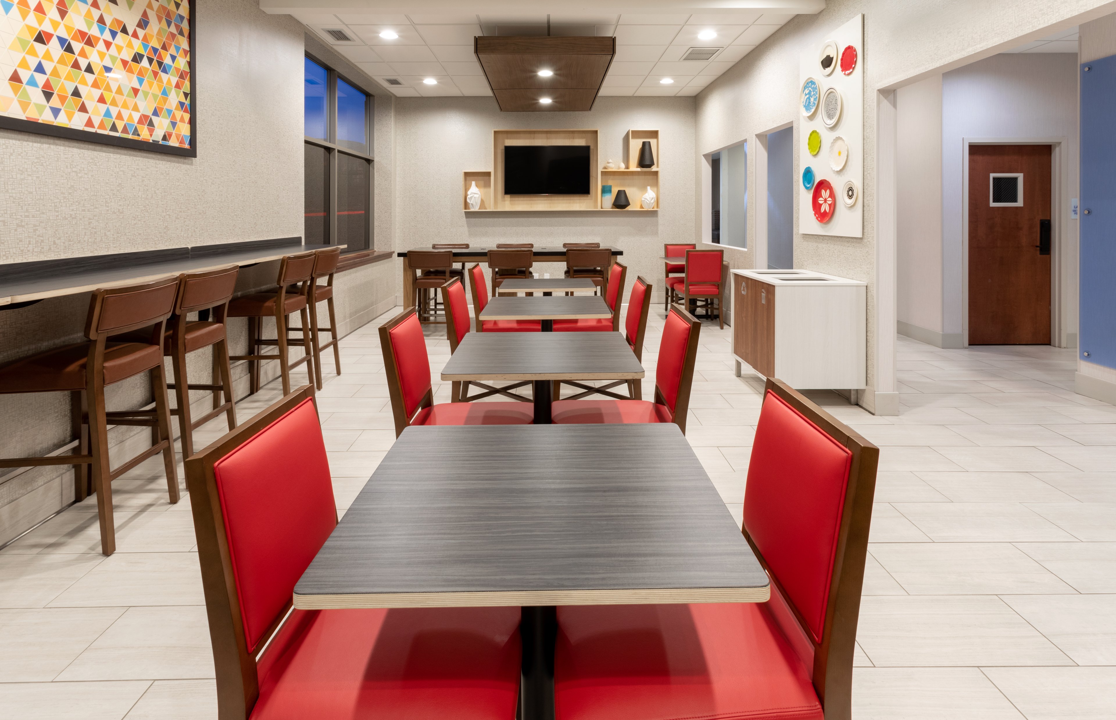 Holiday Inn Express Suites Minneapolis Downtown 42/57